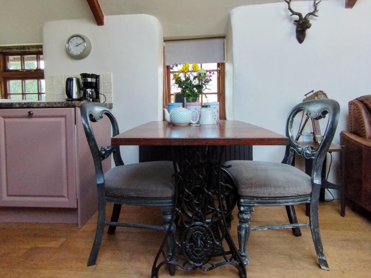 Cosy Barn On Rural Smallholding With Alpacas, Goats & Pigs Stithians ภายนอก รูปภาพ