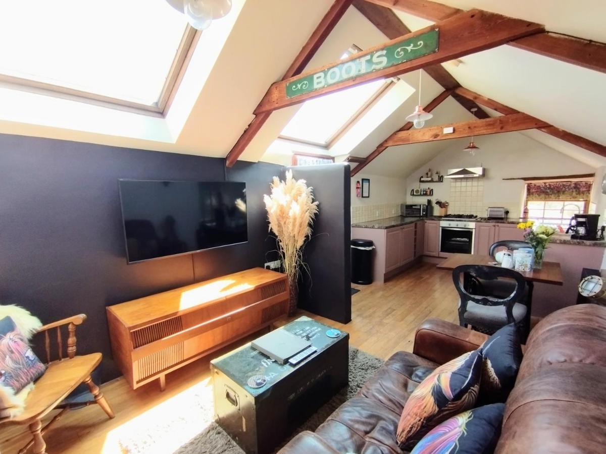 Cosy Barn On Rural Smallholding With Alpacas, Goats & Pigs Stithians ภายนอก รูปภาพ